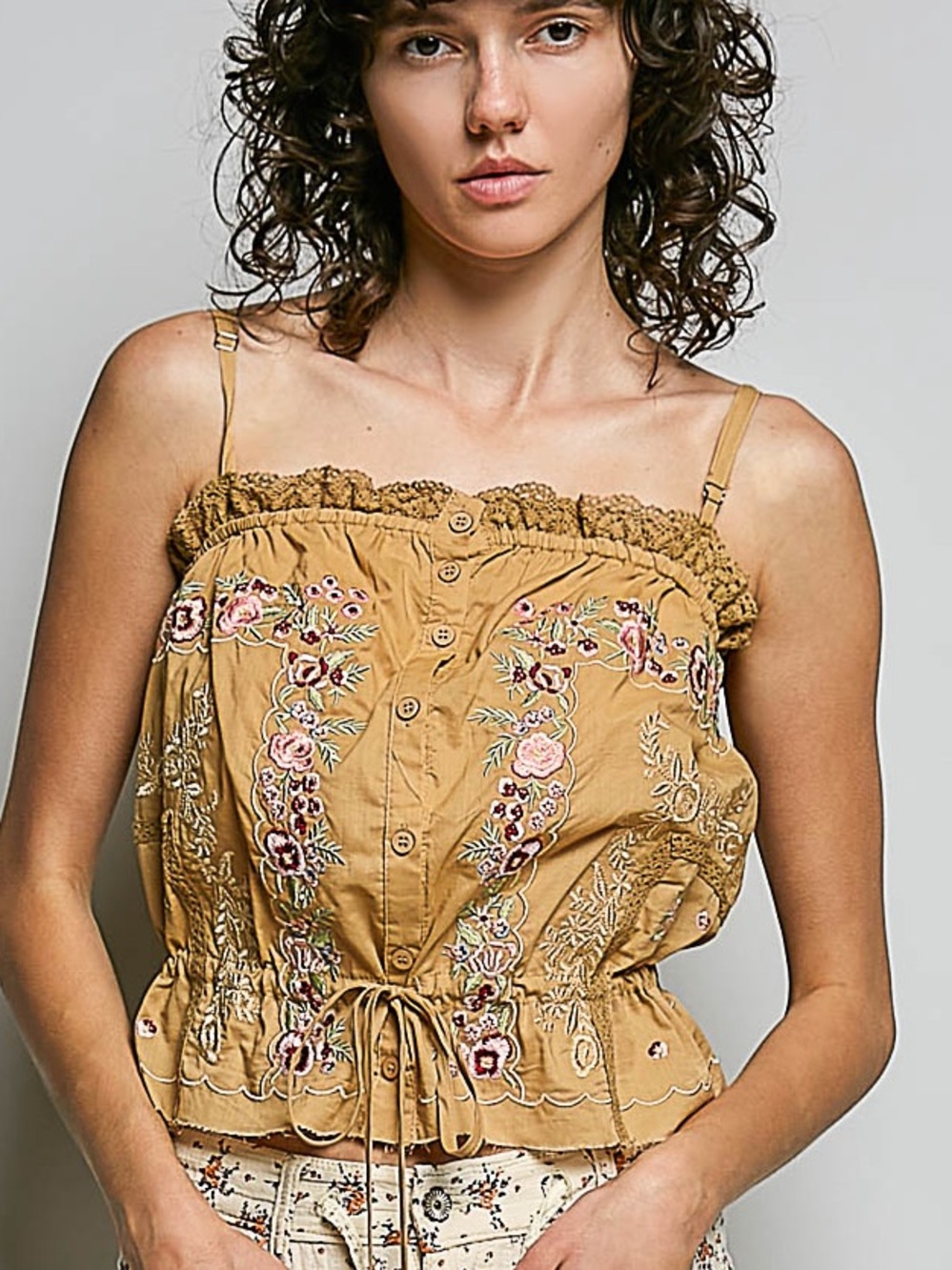 🥰Hello Gorgeous! POL Button Down Floral Embroidered Cropped Cami w/Lace Detail